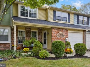 207 Foxwood Ln, Marlton, NJ 08053