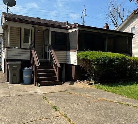 4th image of 1942 Bancroft Ave
