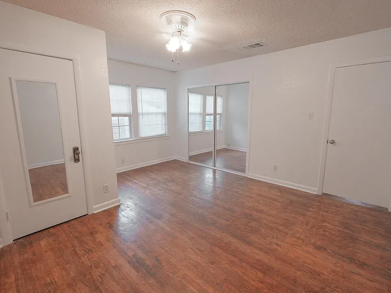 3902 Dexter Ave — Photo 11