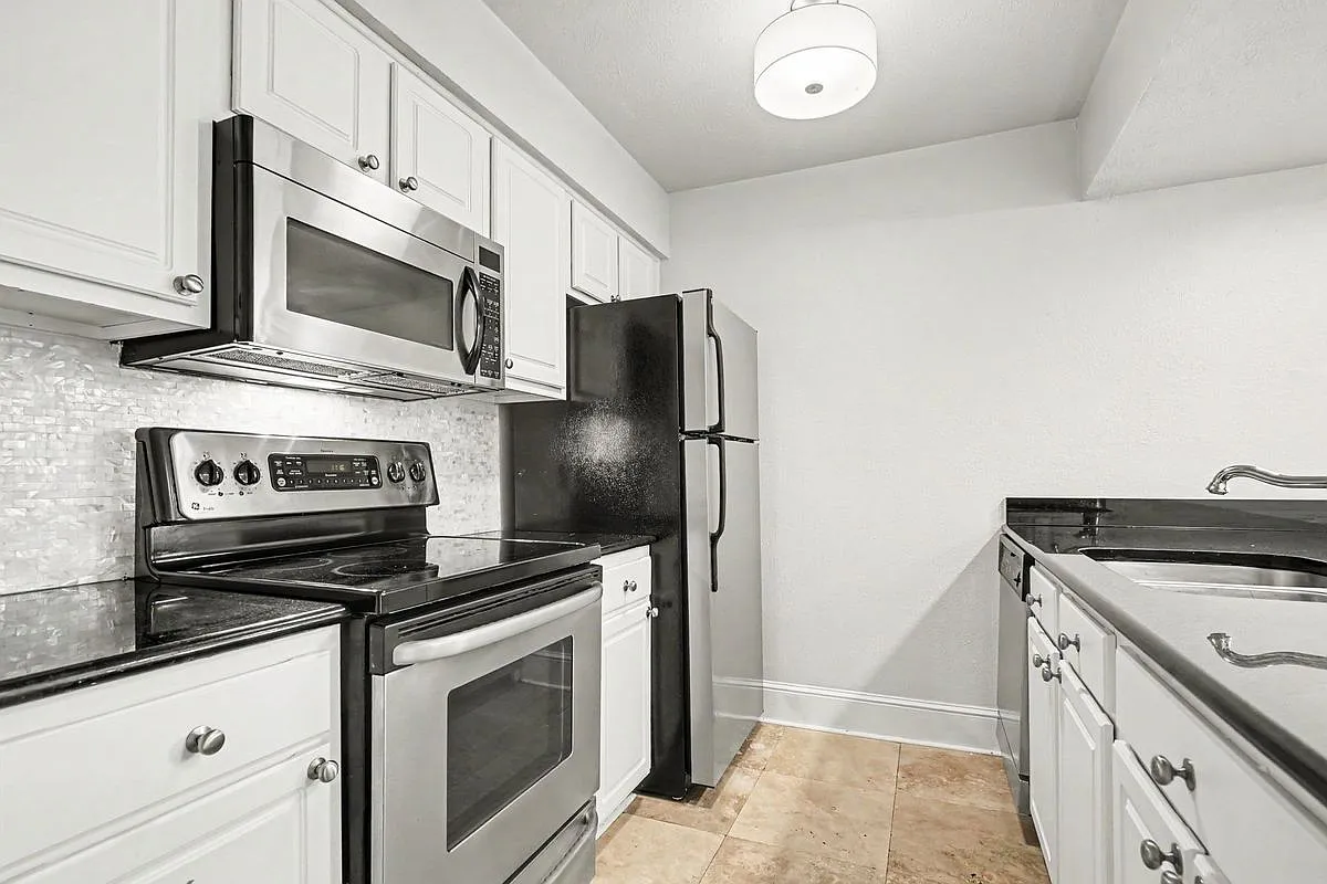 2 bed, 2.0 bath, 1050 sqft, $2,000 — Photo 4