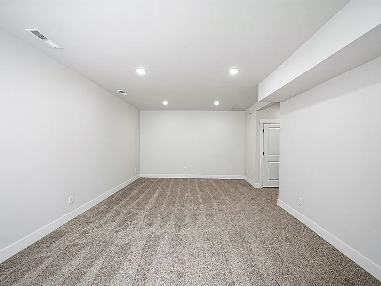 475 E River Ln — Photo 20