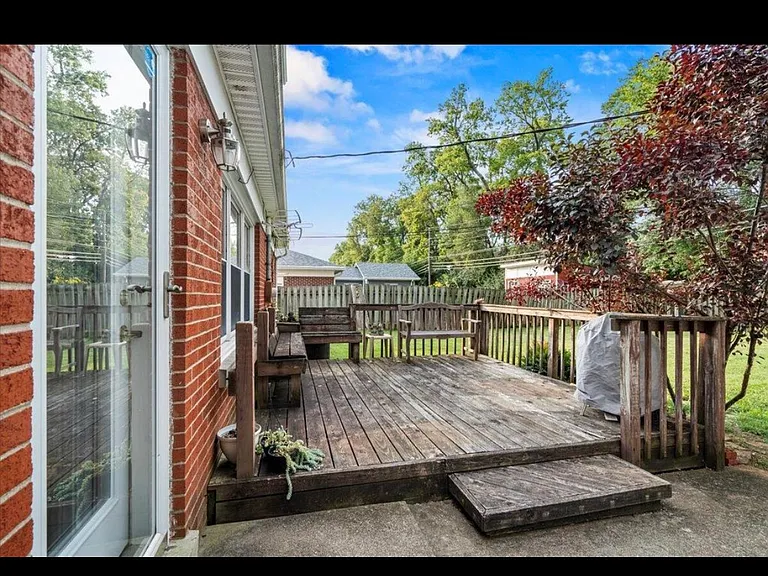 743 Della Dr — Photo 3