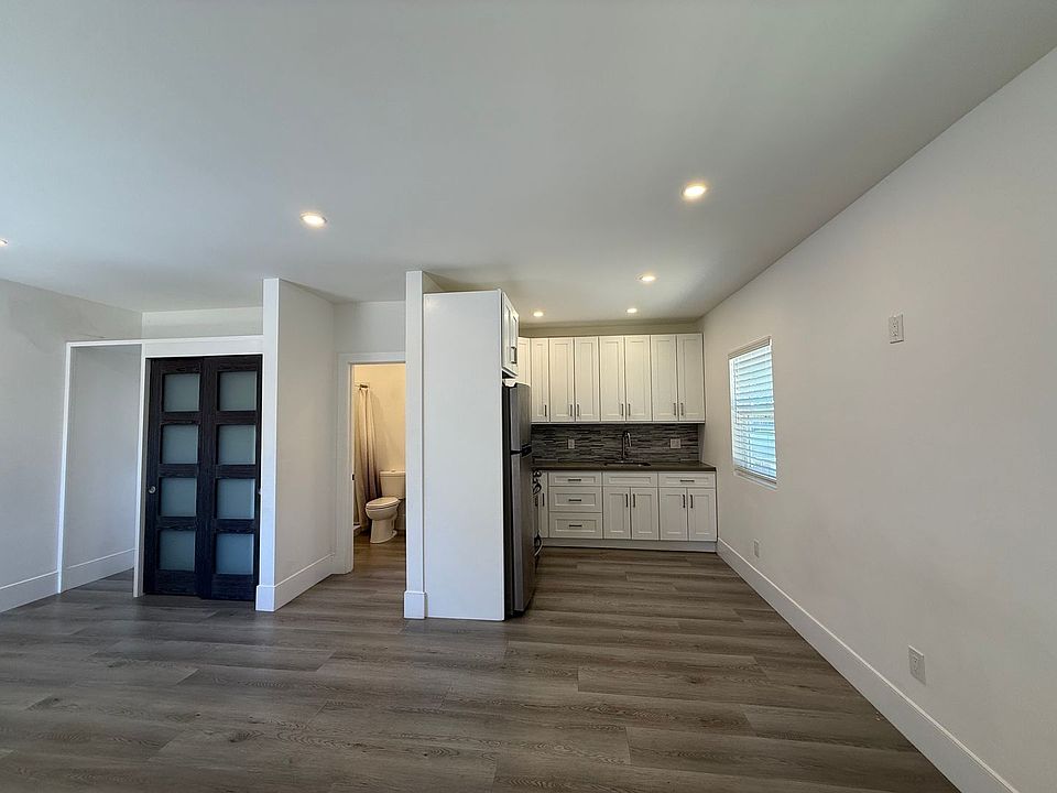 2nd image of 10467 Eton Ave