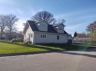 550 E 5th St, Neche, ND 58265