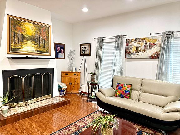 3rd image of 262 Dell Ct