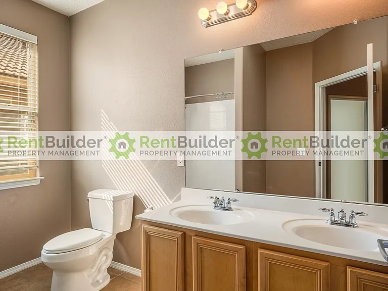 1027 Desert Willow Ct — Photo 3