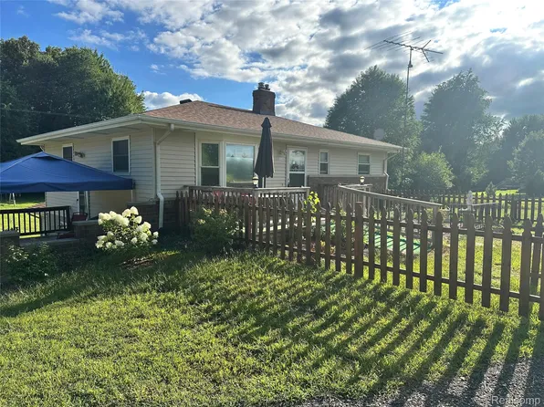 3326 Oak Grove Rd, North Branch, MI 48461