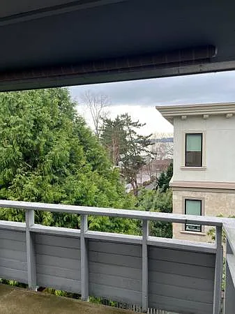 Balcony 2nd floor with partial view of Washington Lake.