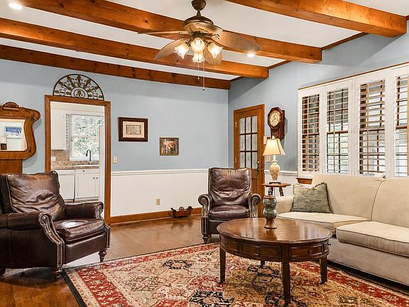 4th image of 221 Azalea Dr.