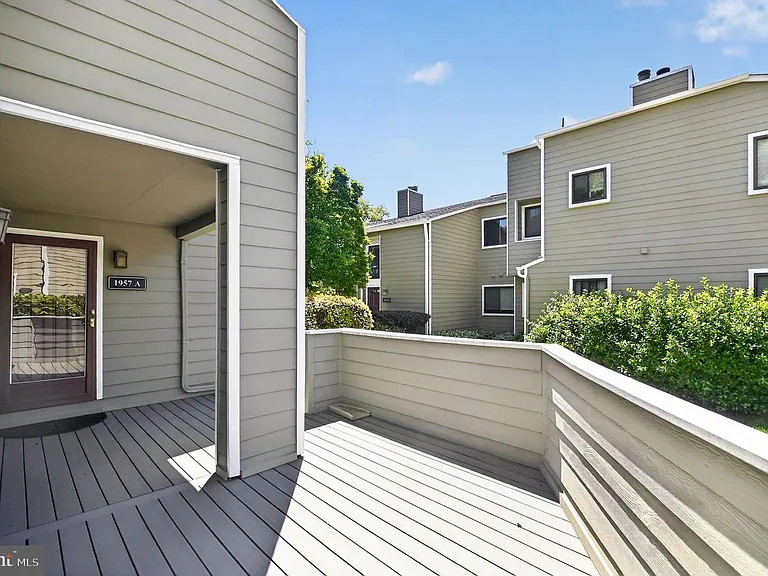 1957 Villaridge Dr — Photo 13