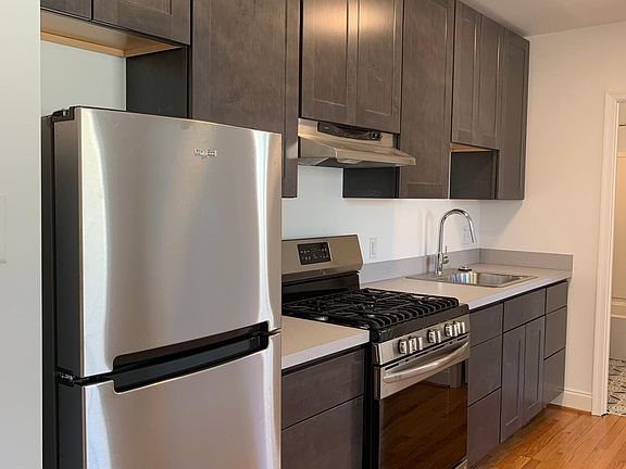 4th image of 3905 Pine St #4