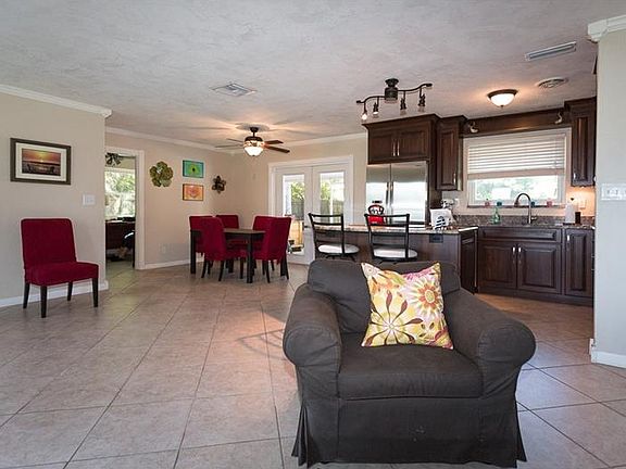 4th image of 302 Barbara Cir