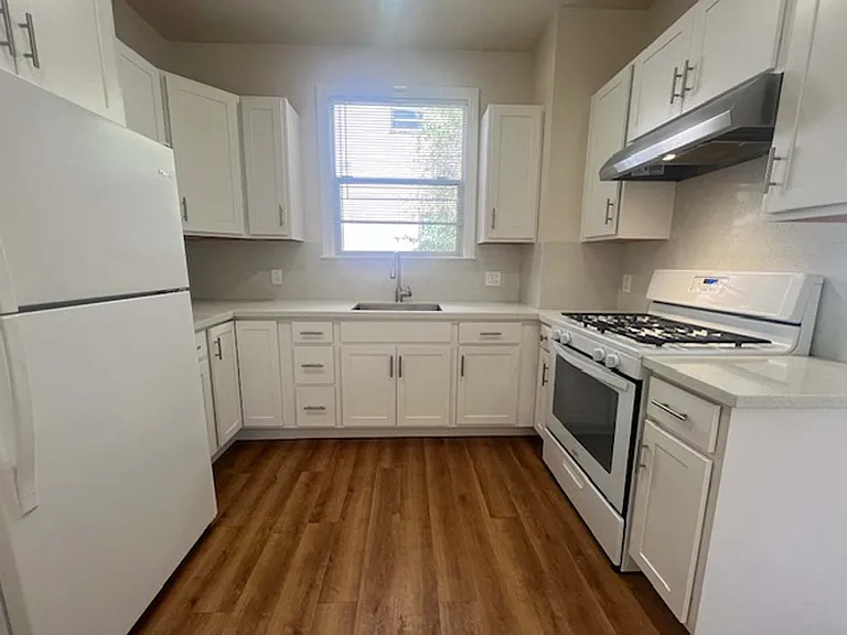 573 Wesley Ave #4 — Photo 36