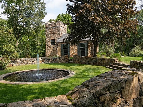 2nd image of 34 Rocky Ridge Ln