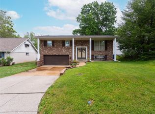 3116 Ringer Rd, Saint Louis, MO 63125
