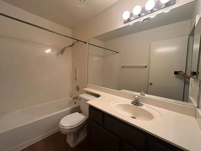 5082 W Buffalo St — Photo 16