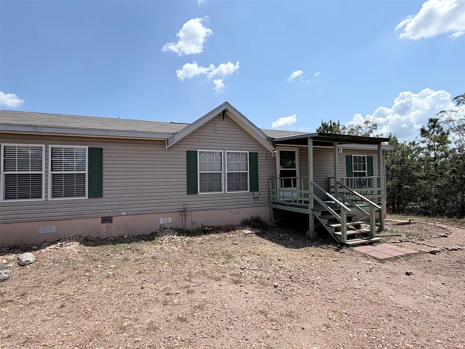 3 bed, 2.0 bath, 1196 sqft, $1,550 — Photo 1