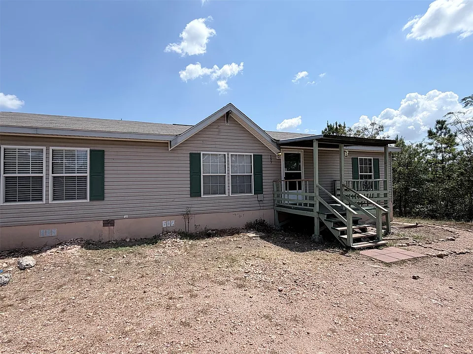 157 Lakeside Dr