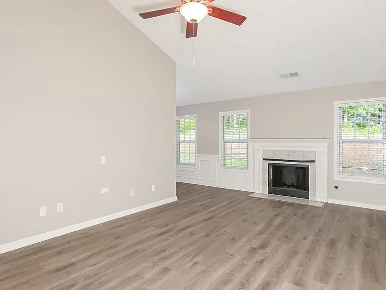300 Windsor Brook Ln SE — Photo 4