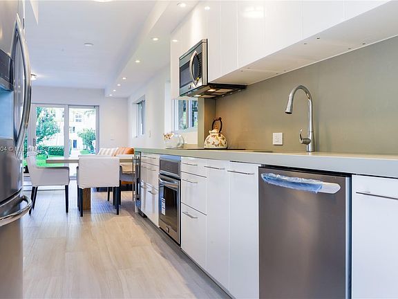 3rd image of 881 Ocean Dr #Townhouse 23