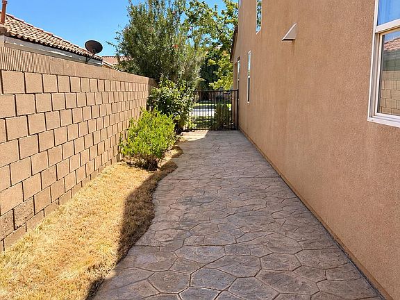 3rd image of 2233 Avenida Del Mar