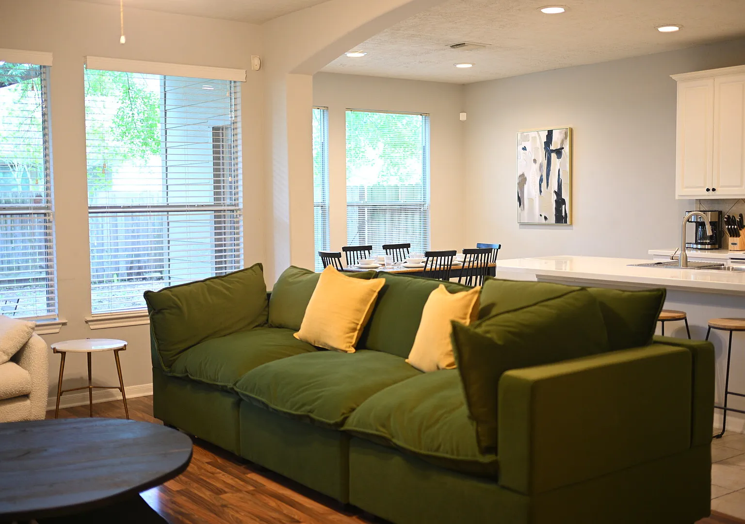 Casa Burberry - Spacious Townhouse w/Private Yard in The Woodlands — Photo 2