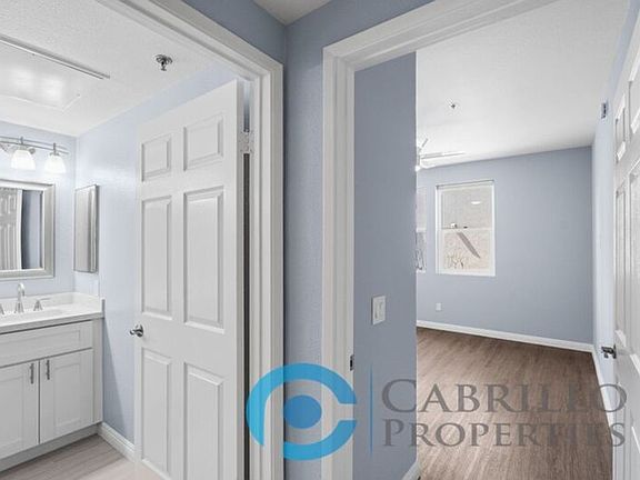 5th image of 640 Camino De La Reina APT 1206