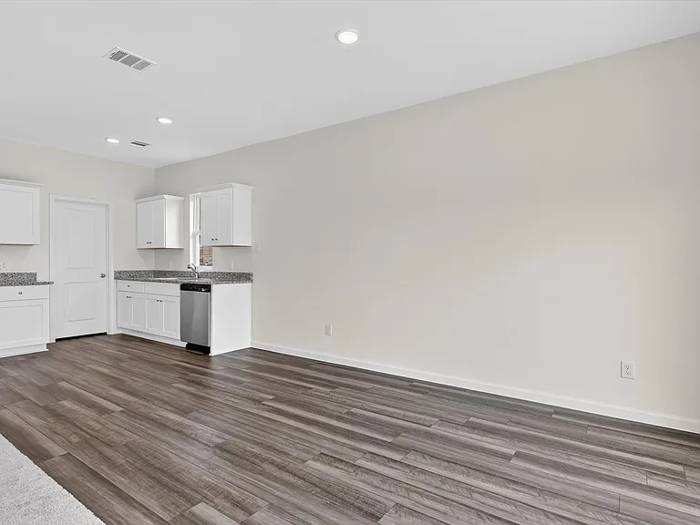 1301 Elliott Rd — Photo 6