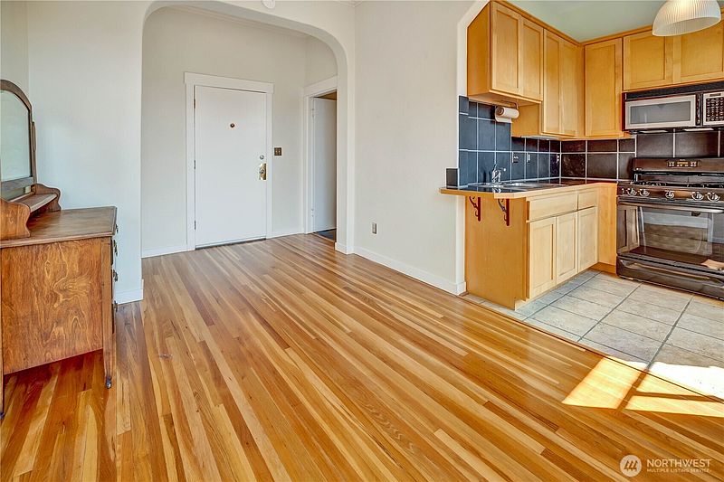 3rd image of 22 John Street #5