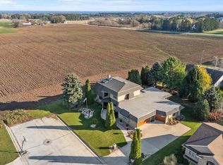 525 Ontario Ave, Oostburg, WI 53070