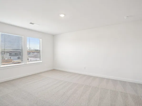 2360 Woodmeadow Dr, Clarksville, TN 37043