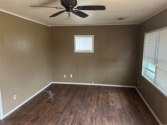 3rd image of 302 Dwain St