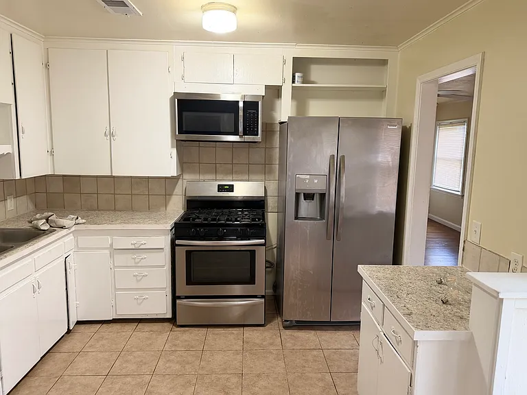 1233 N Phoenix Ave — Photo 18