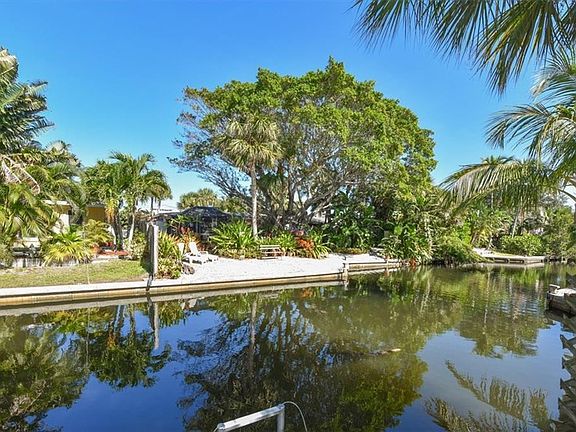 4th image of 325 Avenida Madera