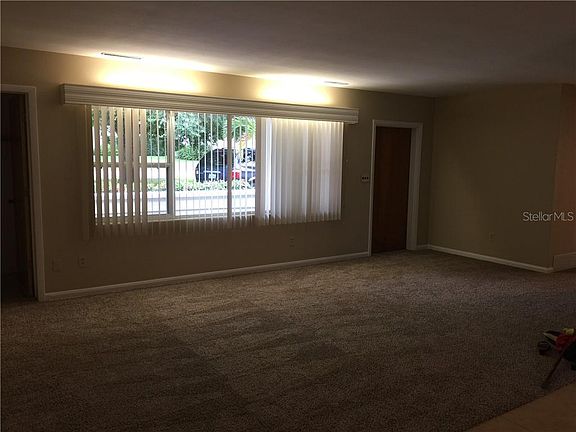 3rd image of 216 Garden Cir