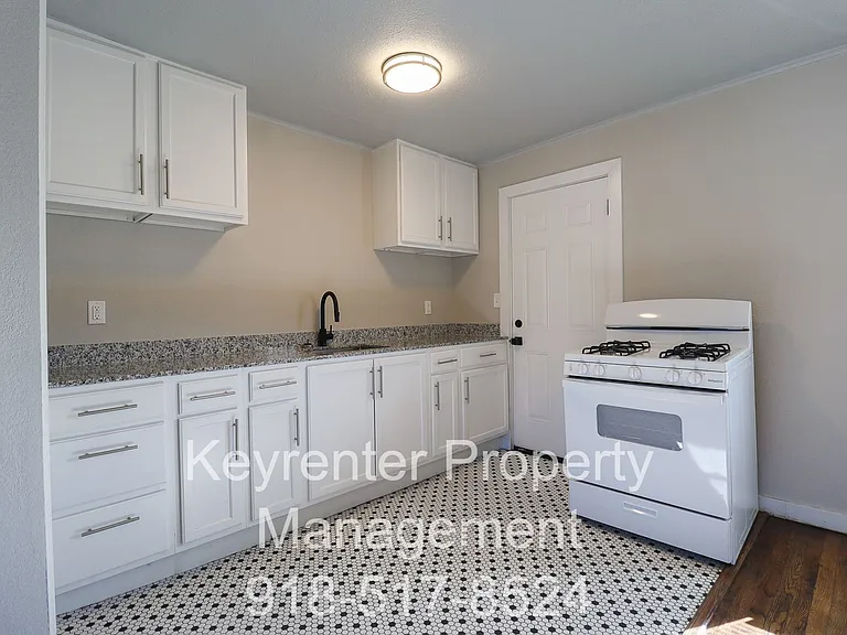 E Independence St Fourplex — Photo 7
