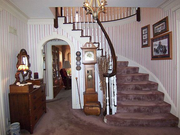 4th image of 1870 Sherwood Dr S