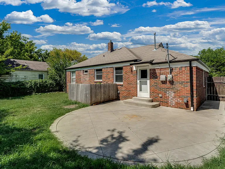 1712 N Belmont Ave — Photo 41