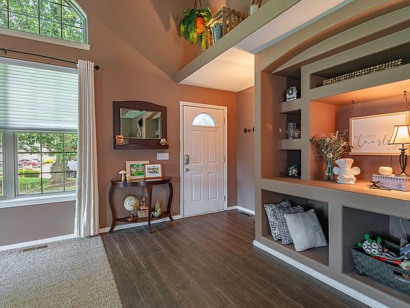 5th image of 308 S Coventry Circle