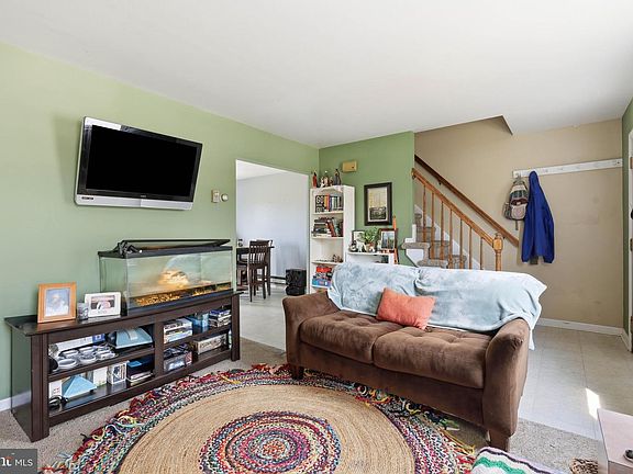 5th image of 49 Hilldale Dr