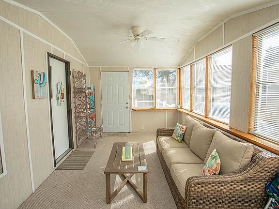 4th image of 1567 Park Ln.