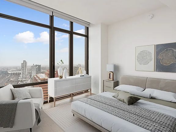4th image of 92-27 160th St #1406