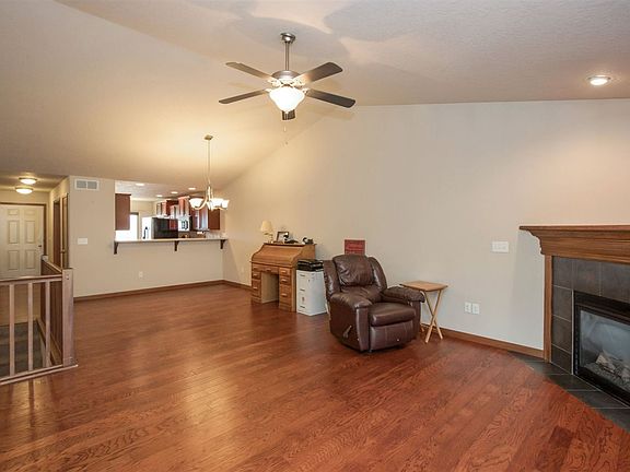 5th image of 230 Woodfield Ln