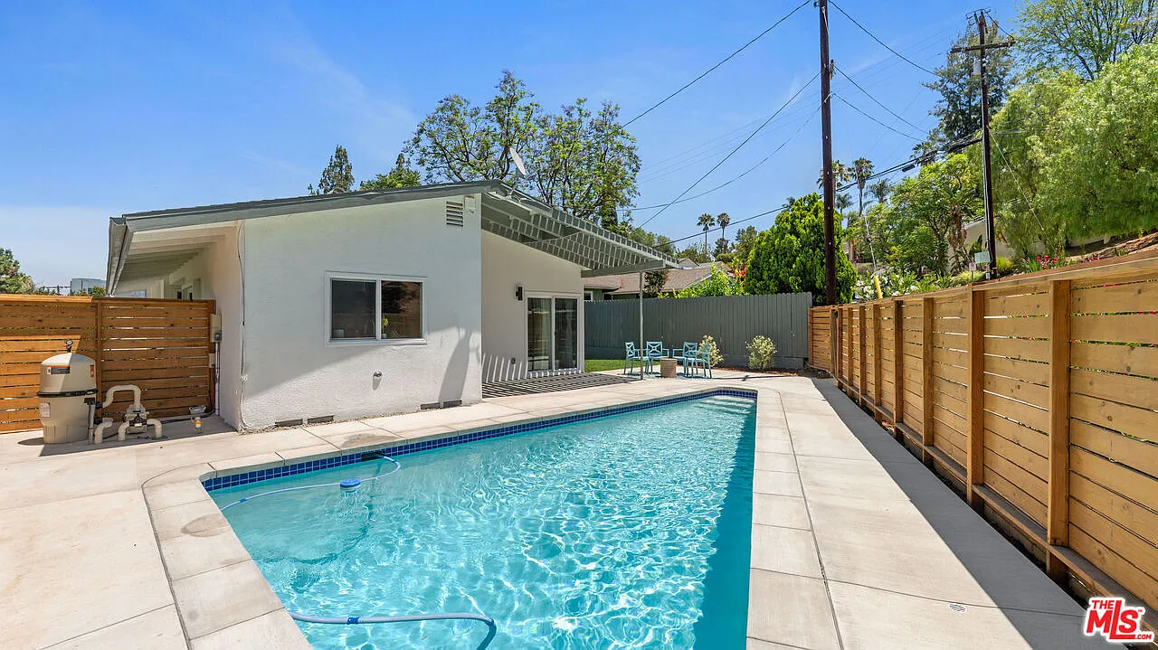 3 bed, 2.0 bath, 1434 sqft, $5,895 — Photo 3