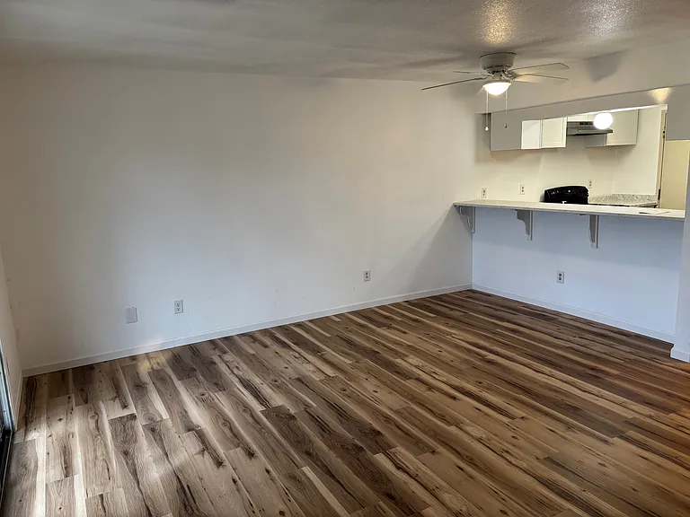 526 Kenbrook Ct — Photo 8
