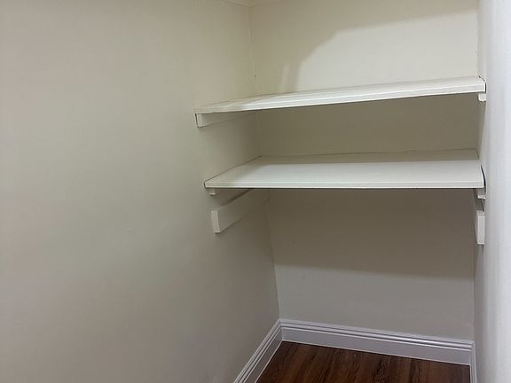 5th image of 1364 1/2 Kelton Ave #2