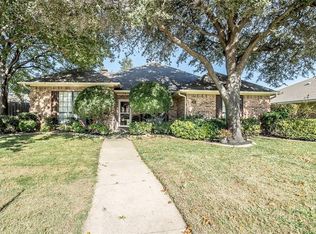 2061 Robin Hill Ln, Carrollton, TX 75007
