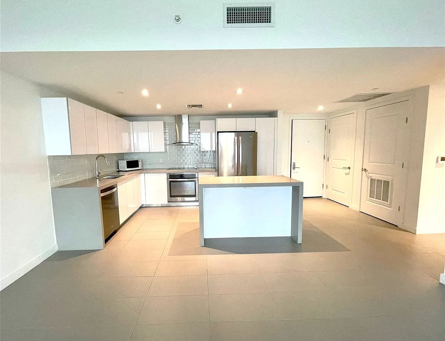 1 bed, 800 sqft, $2,900 — Photo 2