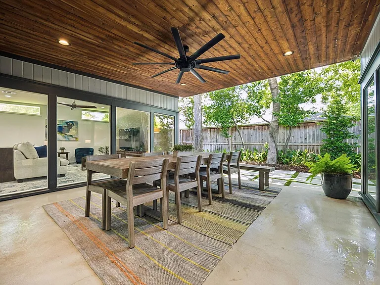 9769 Oak Point Dr — Photo 4
