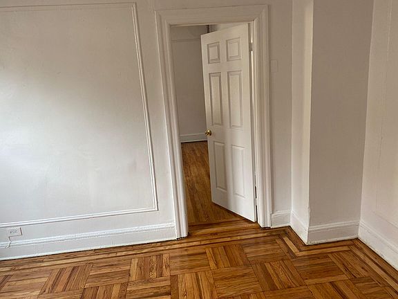 4th image of 3013 Paulding Ave #1F